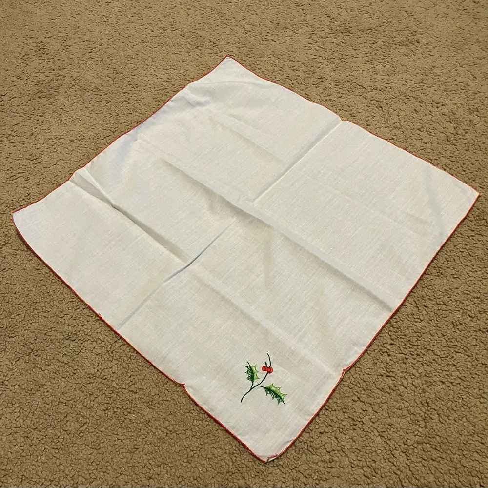Set of‎ 8 Vintage White Holiday Napkins Holly Embroidery *EUC*